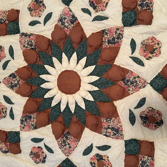 Vintage Queen Size Floral Quilt - Picture 2 of 10